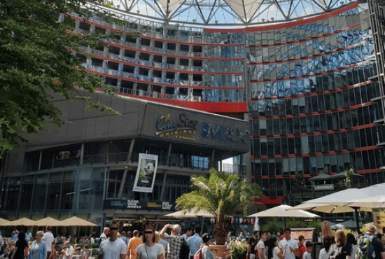 Einkaufszentrum, Typ Urban-Entertainment-Center ✩ Sony Center am Potsdamer Platz in Berlin